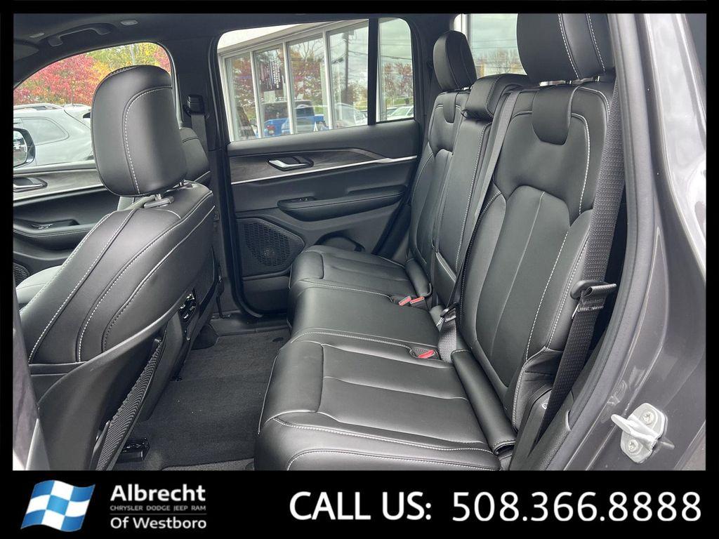 new 2025 Jeep Grand Cherokee car, priced at $47,724