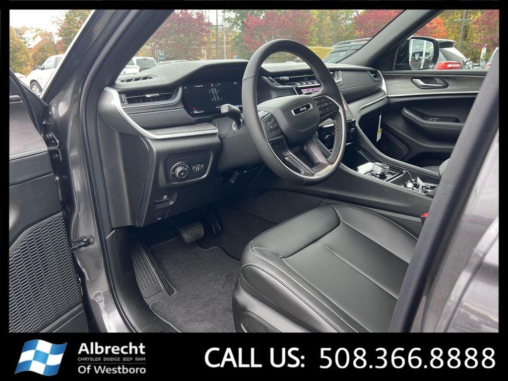 new 2025 Jeep Grand Cherokee car, priced at $47,724