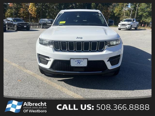 new 2024 Jeep Grand Cherokee car, priced at $39,120