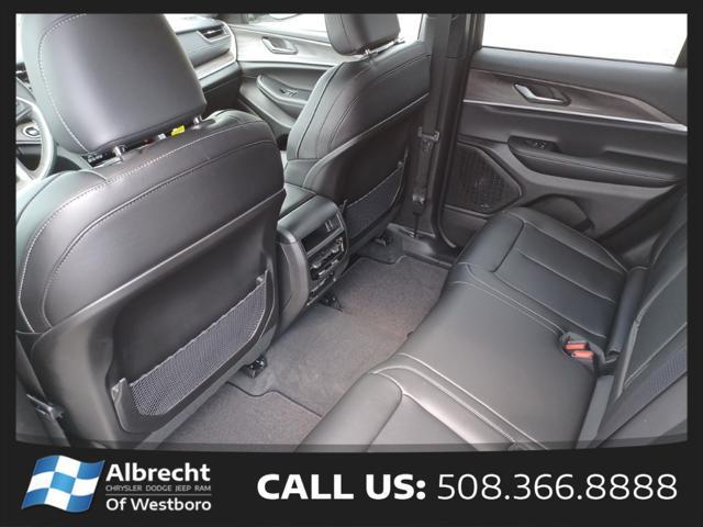 new 2025 Jeep Grand Cherokee car, priced at $39,915