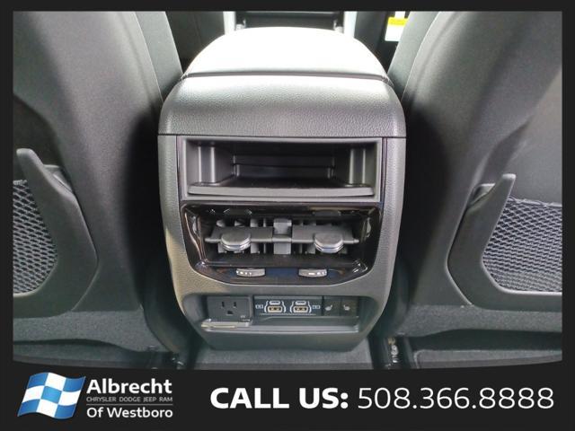new 2025 Jeep Grand Cherokee car, priced at $39,915