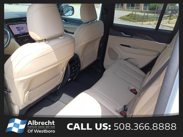 new 2025 Jeep Grand Cherokee car, priced at $39,915