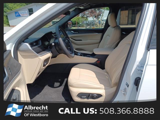 new 2025 Jeep Grand Cherokee car, priced at $39,915