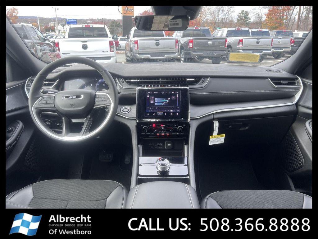 new 2025 Jeep Grand Cherokee car, priced at $42,739