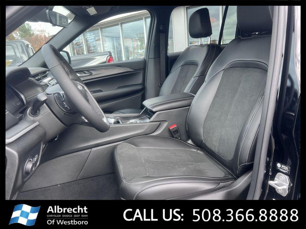 new 2025 Jeep Grand Cherokee car, priced at $42,739