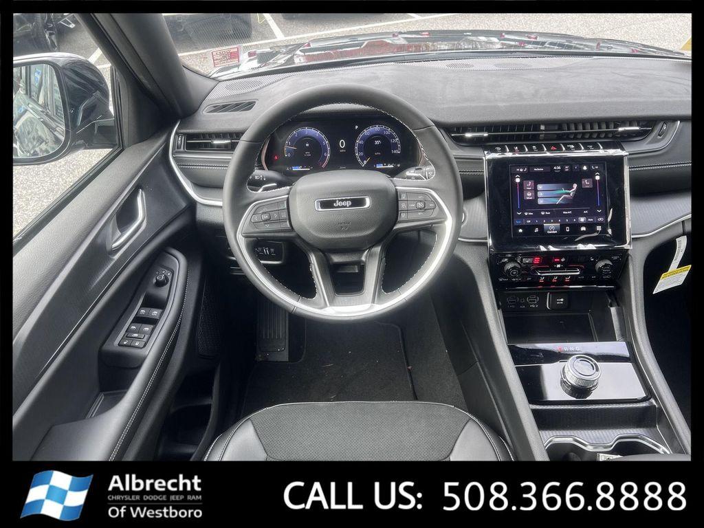 new 2025 Jeep Grand Cherokee car, priced at $42,739