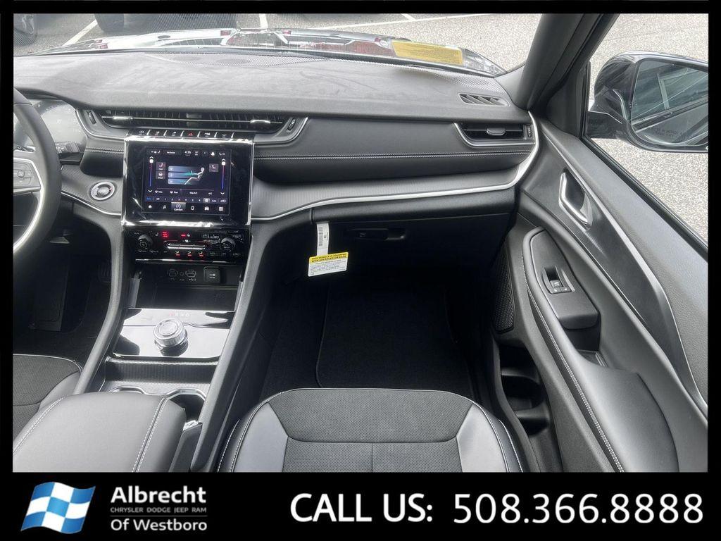 new 2025 Jeep Grand Cherokee car, priced at $42,739