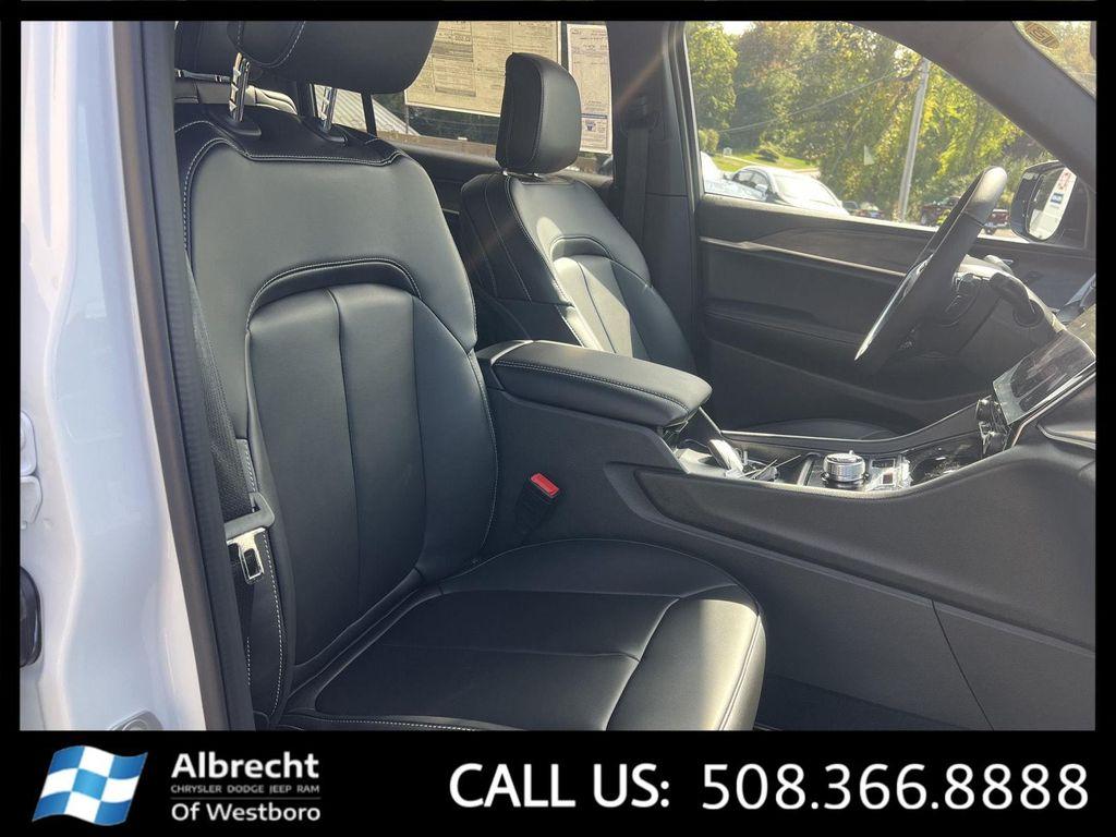 new 2025 Jeep Grand Cherokee L car, priced at $47,401