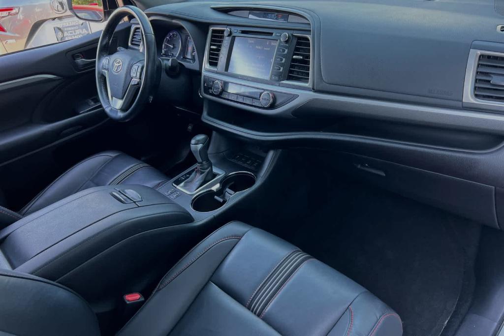 used 2019 Toyota Highlander car, priced at $34,329