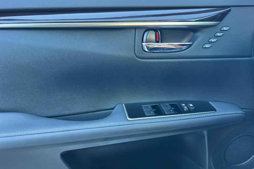 used 2018 Lexus ES 350 car, priced at $29,056