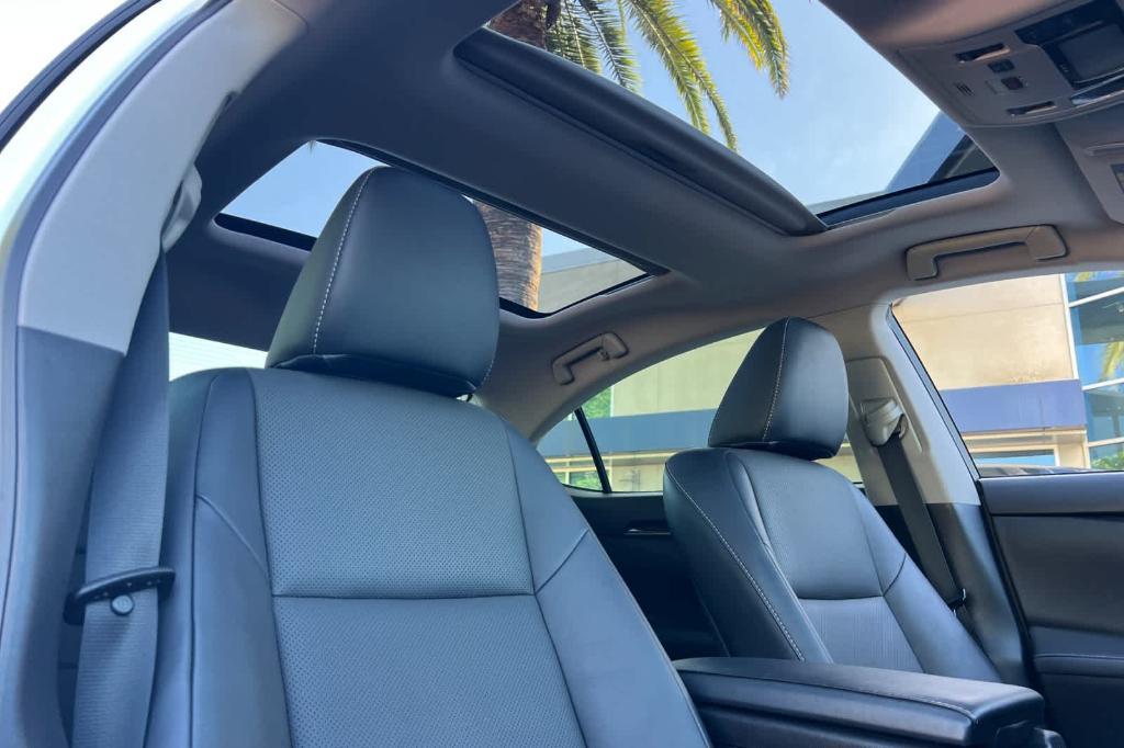 used 2018 Lexus ES 350 car, priced at $29,056