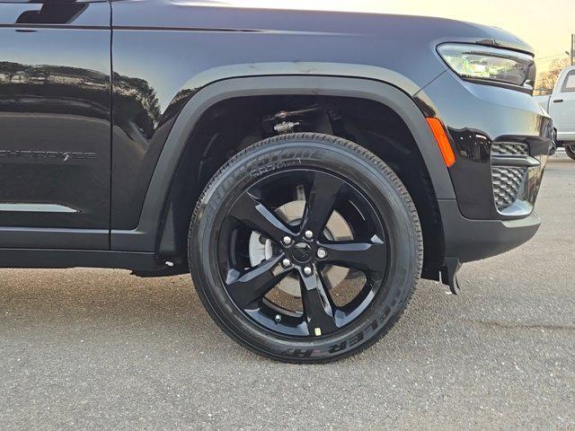 new 2025 Jeep Grand Cherokee car, priced at $46,175