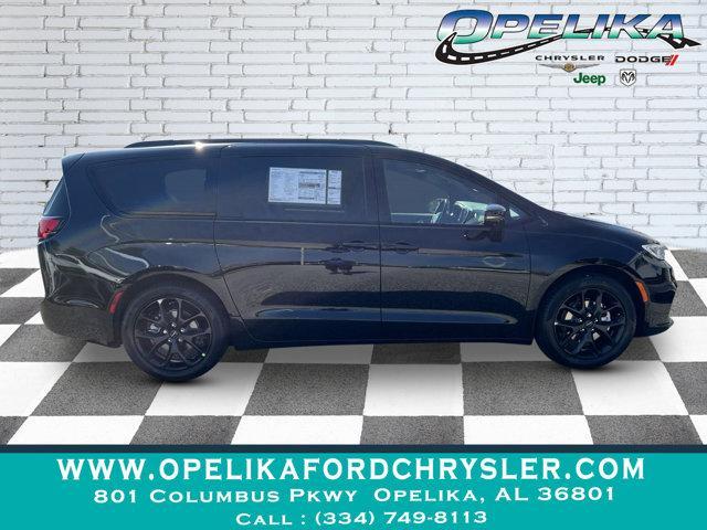 new 2025 Chrysler Pacifica car