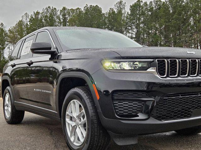 new 2025 Jeep Grand Cherokee car, priced at $40,175