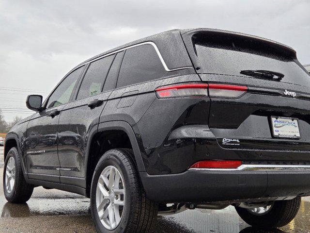 new 2025 Jeep Grand Cherokee car, priced at $40,175