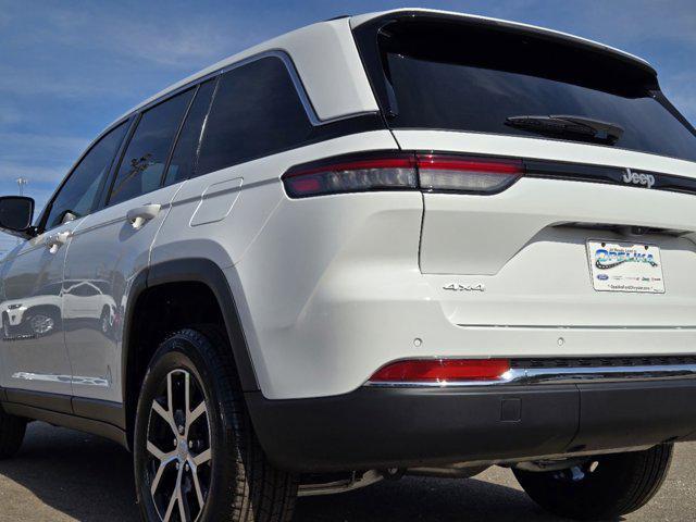 new 2025 Jeep Grand Cherokee car, priced at $49,215