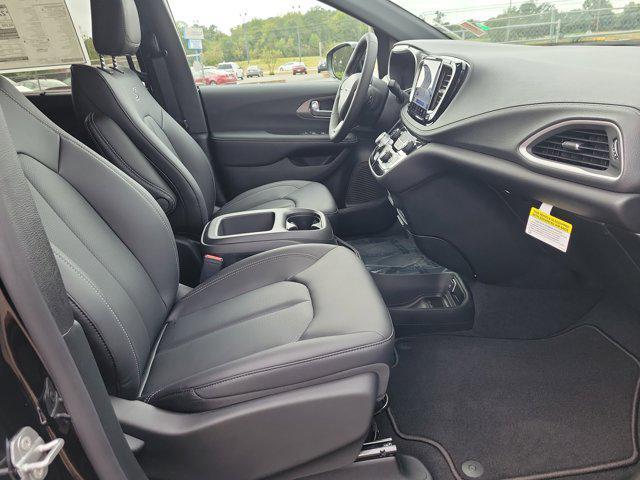 used 2026 Chrysler Pacifica car, priced at $39,650