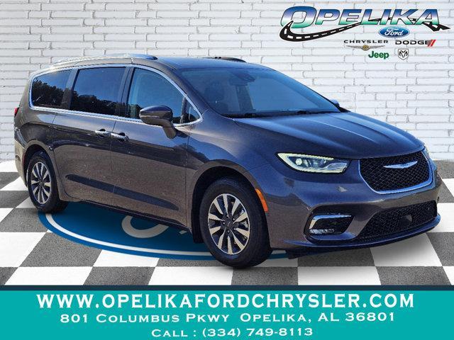 used 2021 Chrysler Pacifica Hybrid car, priced at $24,211