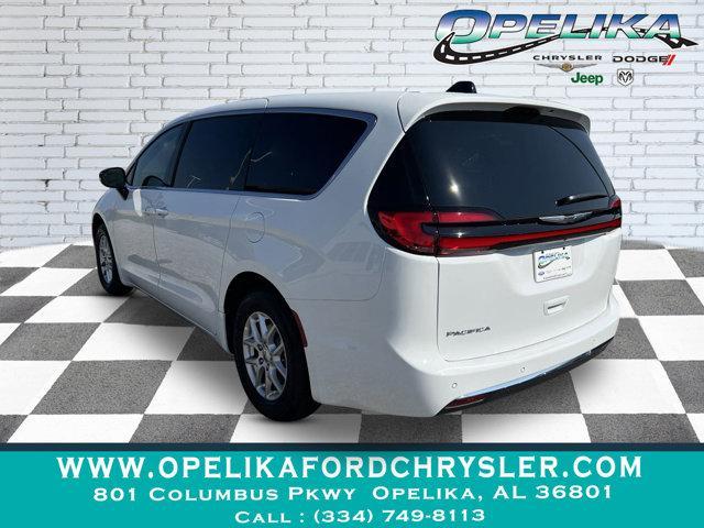 new 2025 Chrysler Pacifica car