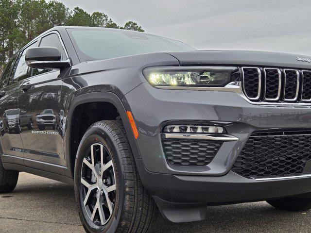 new 2025 Jeep Grand Cherokee car, priced at $45,295