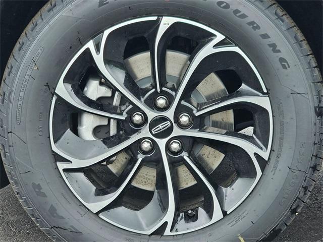 new 2025 Lincoln Nautilus car, priced at $50,056