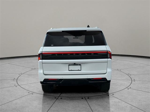 new 2025 Lincoln Navigator car, priced at $103,555