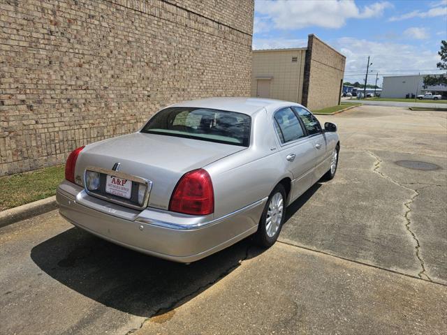 used 2003 Lincoln Town Car car, priced at $7,995