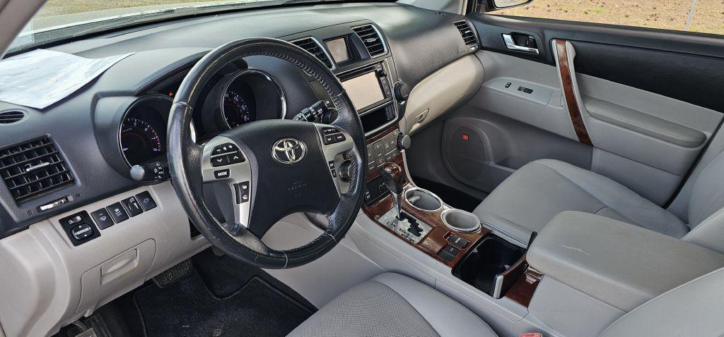 used 2013 Toyota Highlander car, priced at $13,995