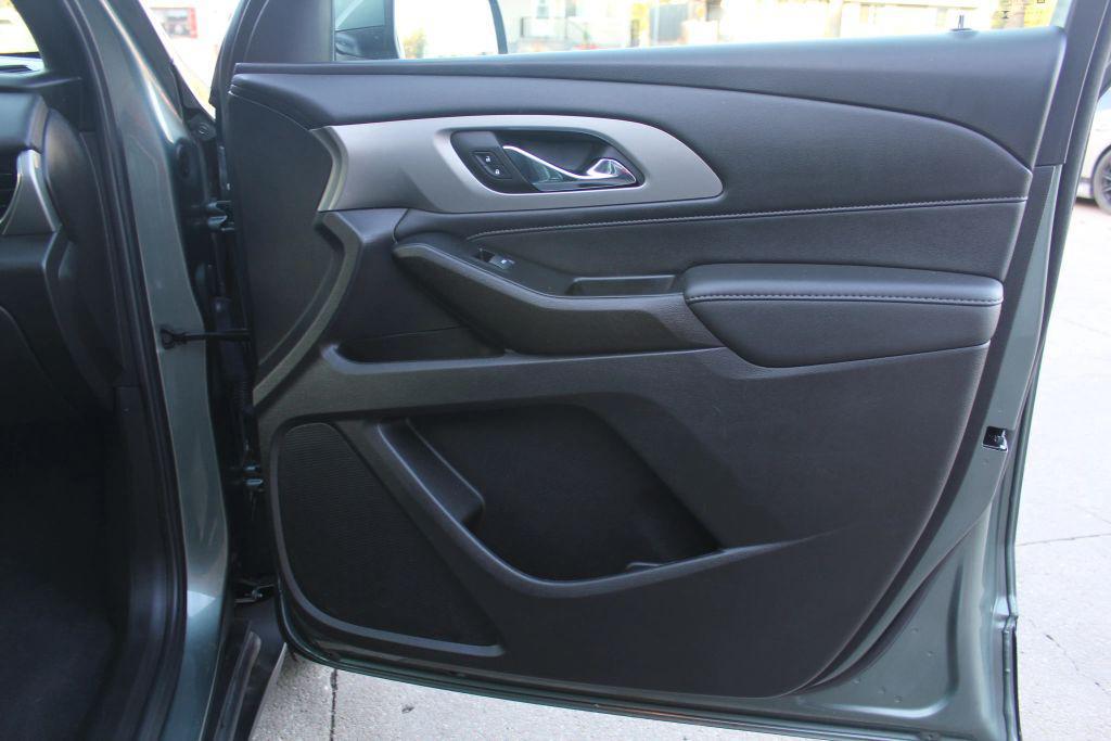 used 2023 Chevrolet Traverse car, priced at $24,800