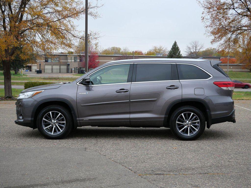 used 2017 Toyota Highlander Hybrid car, priced at $24,999