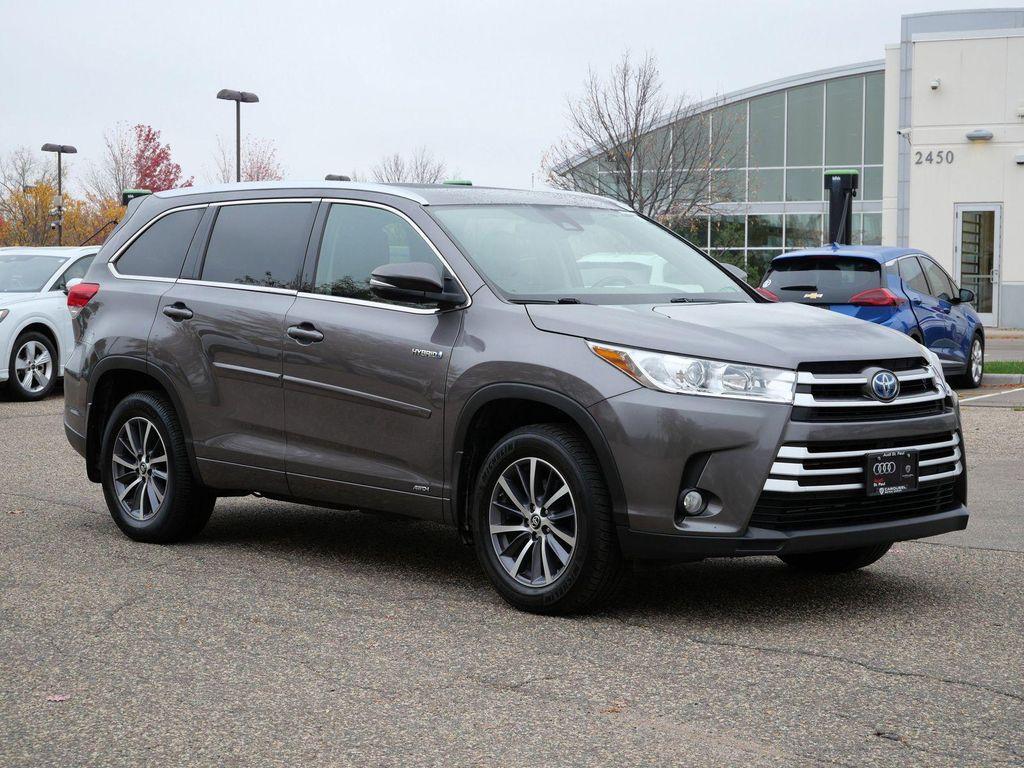 used 2017 Toyota Highlander Hybrid car, priced at $24,999