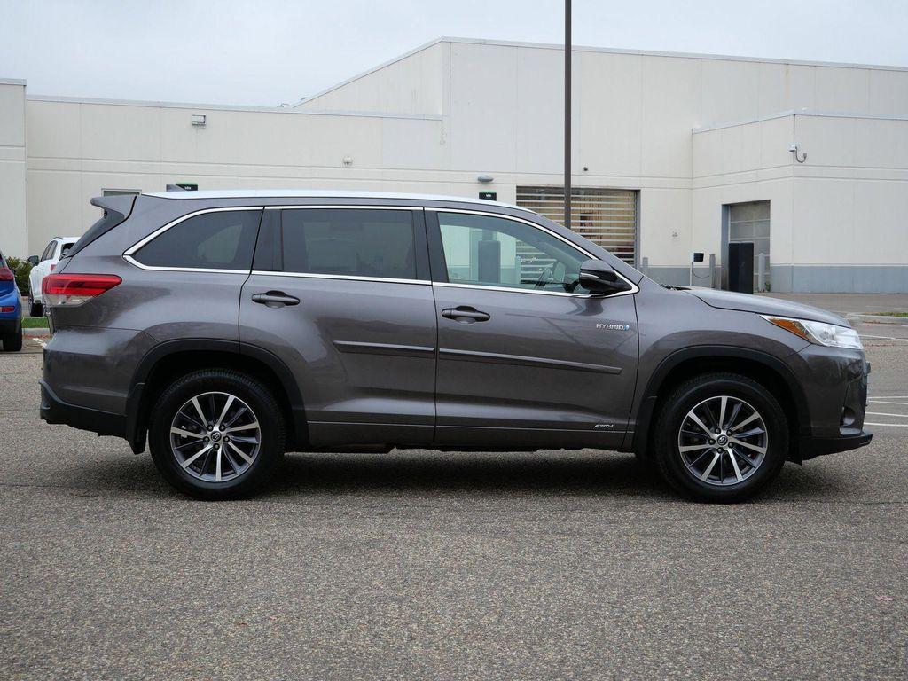 used 2017 Toyota Highlander Hybrid car, priced at $24,999