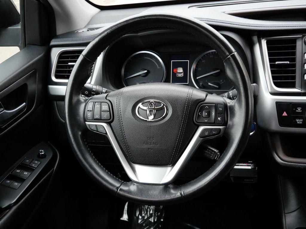 used 2017 Toyota Highlander Hybrid car, priced at $24,999