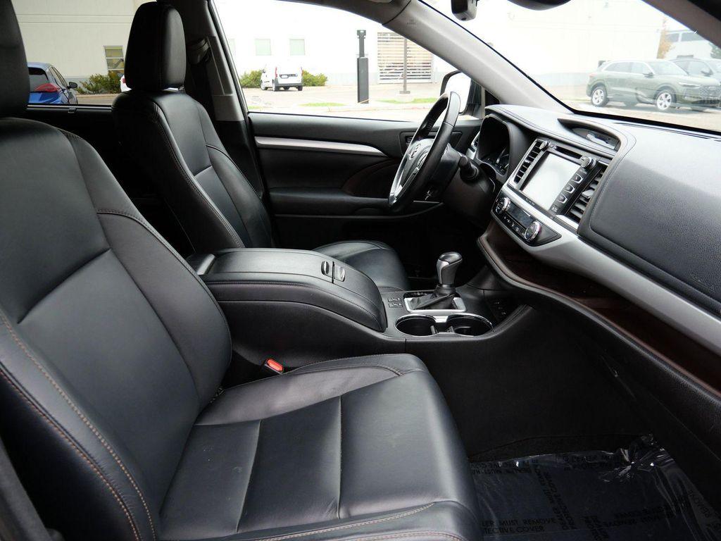 used 2017 Toyota Highlander Hybrid car, priced at $24,999