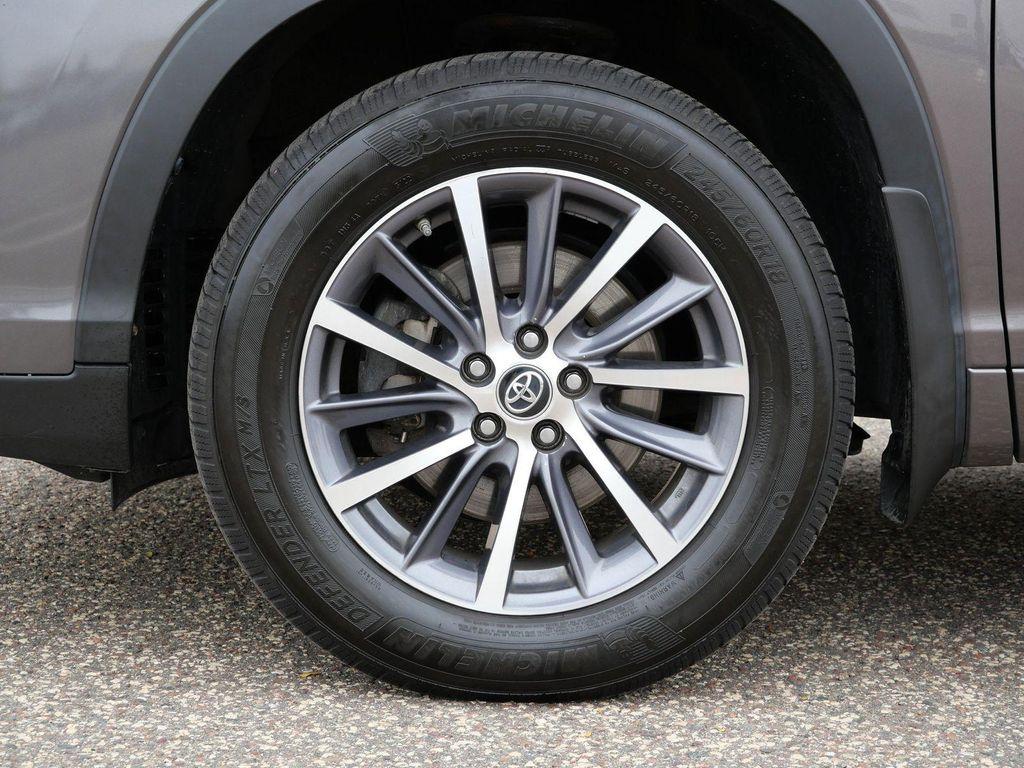 used 2017 Toyota Highlander Hybrid car, priced at $24,999