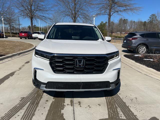 new 2025 Honda Pilot car, priced at $45,405