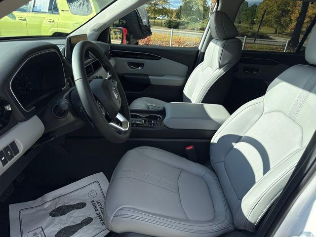 new 2025 Honda Pilot car, priced at $53,750