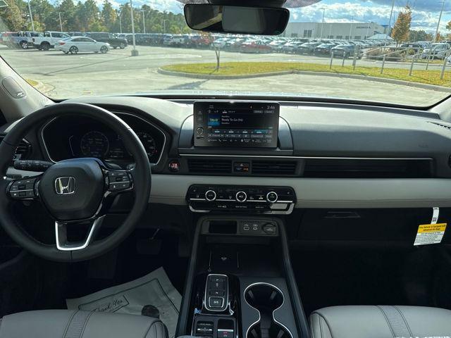 new 2025 Honda Pilot car, priced at $53,750