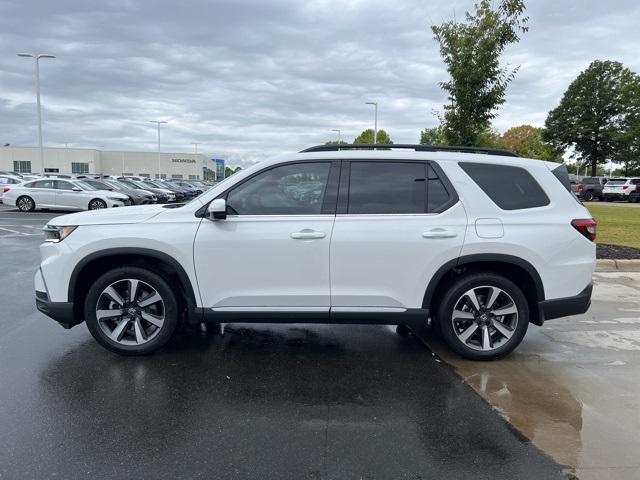 new 2025 Honda Pilot car, priced at $49,050