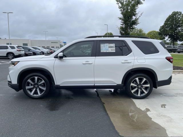 new 2025 Honda Pilot car, priced at $50,695