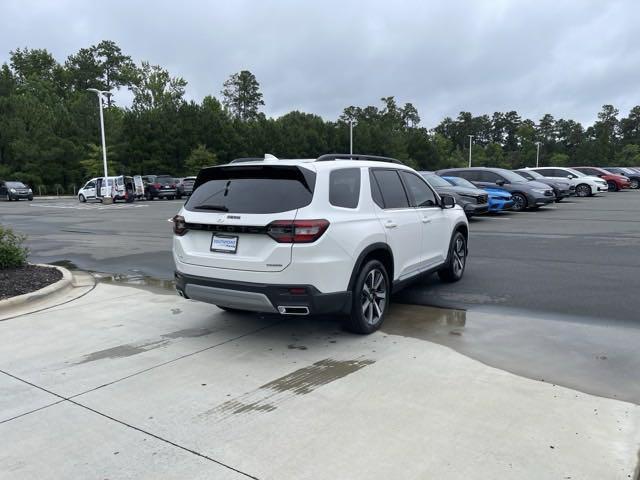 new 2025 Honda Pilot car, priced at $50,695