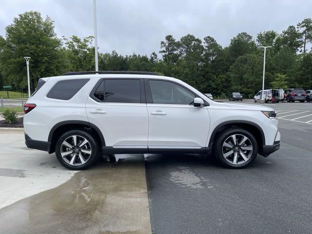 new 2025 Honda Pilot car, priced at $50,695