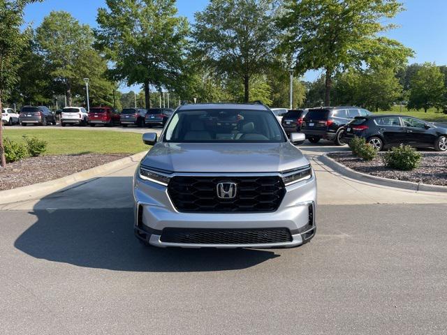 new 2025 Honda Pilot car, priced at $50,695