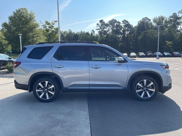 new 2025 Honda Pilot car, priced at $50,695