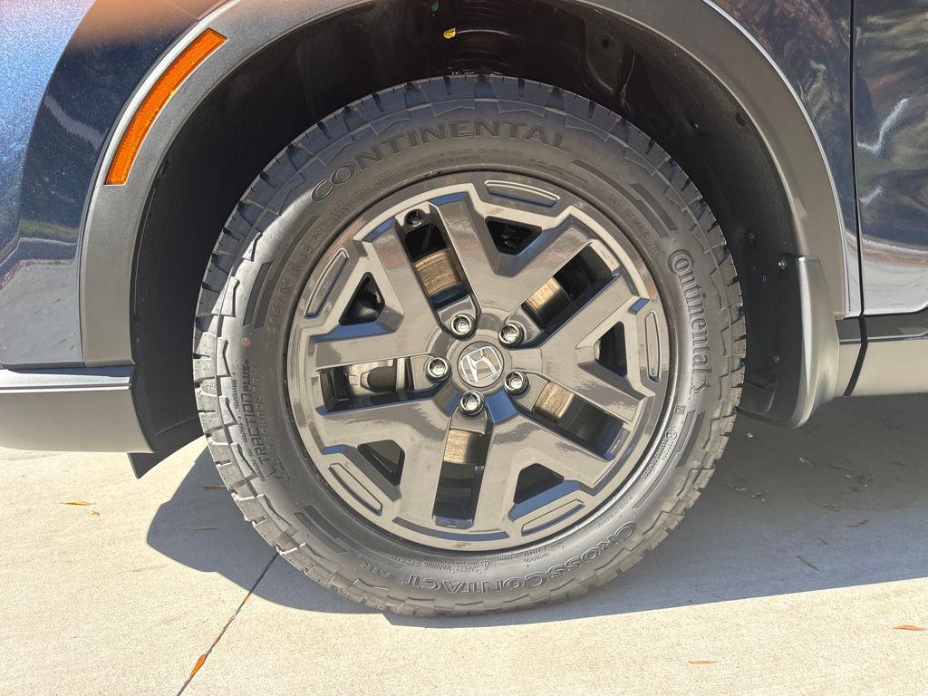 new 2026 Honda CR-V Hybrid car, priced at $40,250