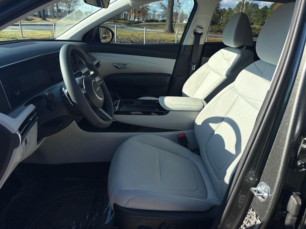 used 2025 Hyundai TUCSON Hybrid car, priced at $27,584
