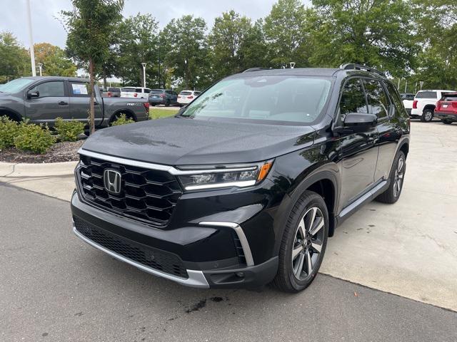 new 2025 Honda Pilot car, priced at $48,895