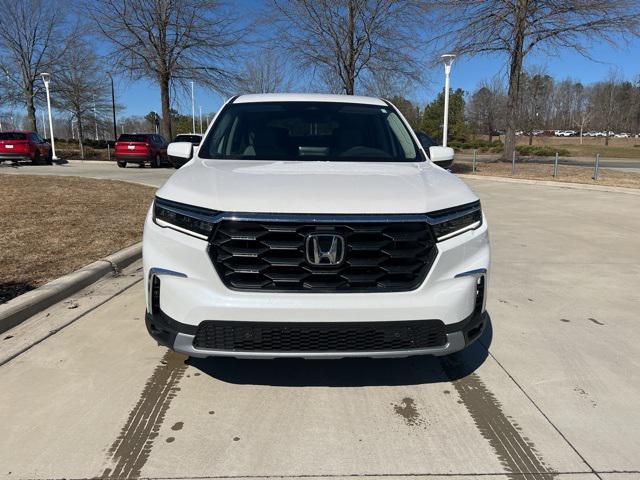 new 2025 Honda Pilot car, priced at $45,405