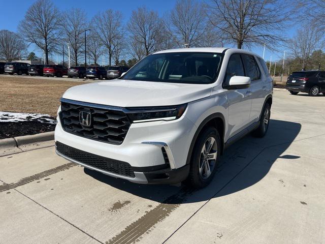 new 2025 Honda Pilot car, priced at $45,405