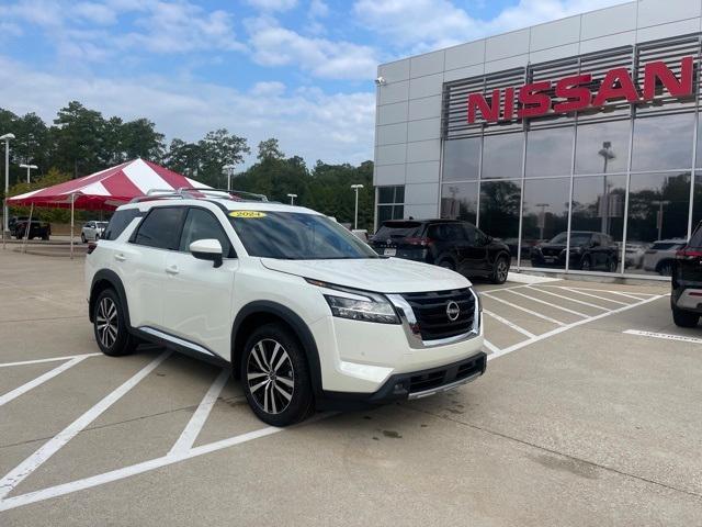 new 2024 Nissan Pathfinder car, priced at $53,604